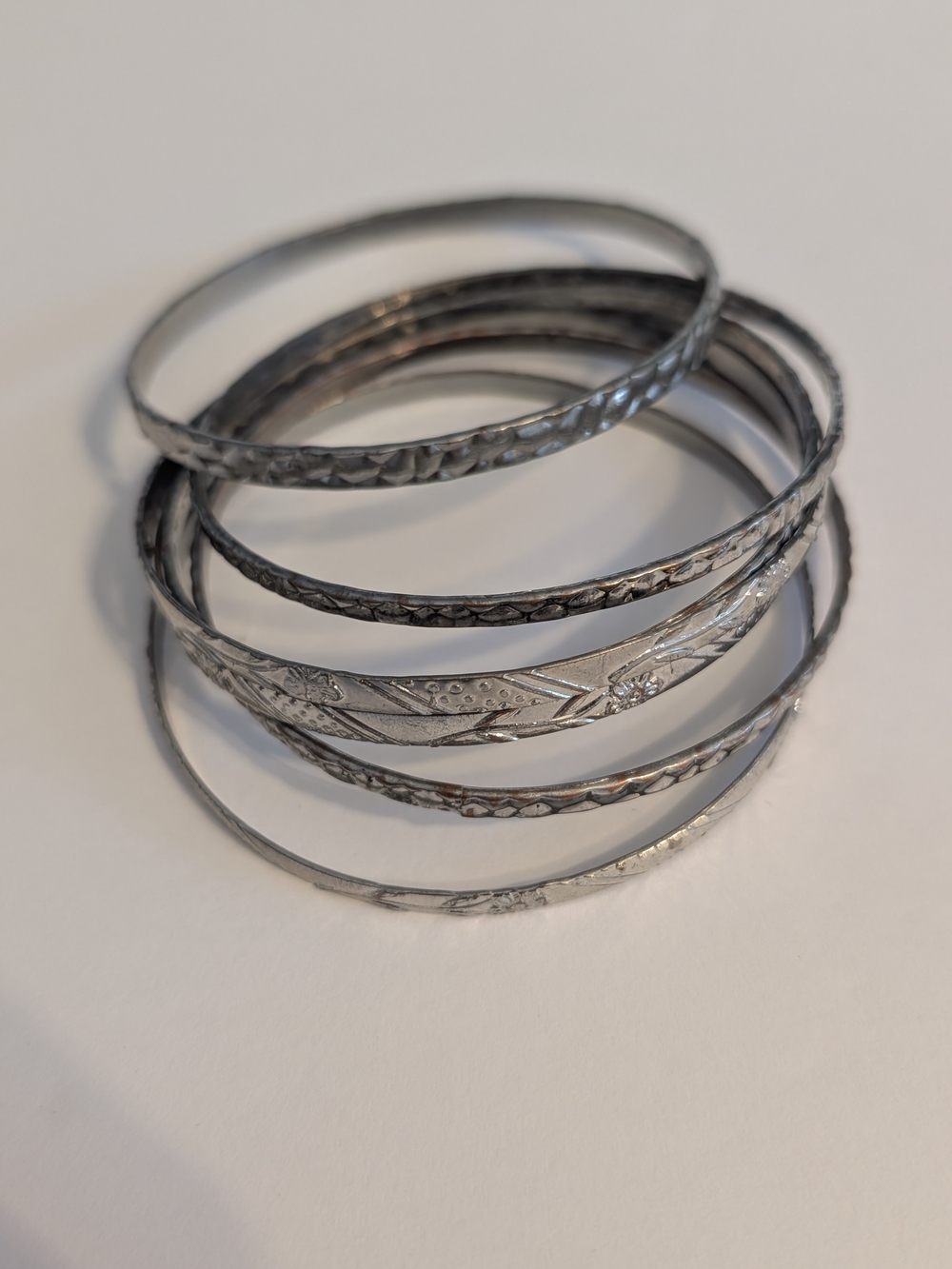 Vintage Y2K Unbranded Floral Engraved & Hammered Silver Bangle Stack (6 Pieces)
